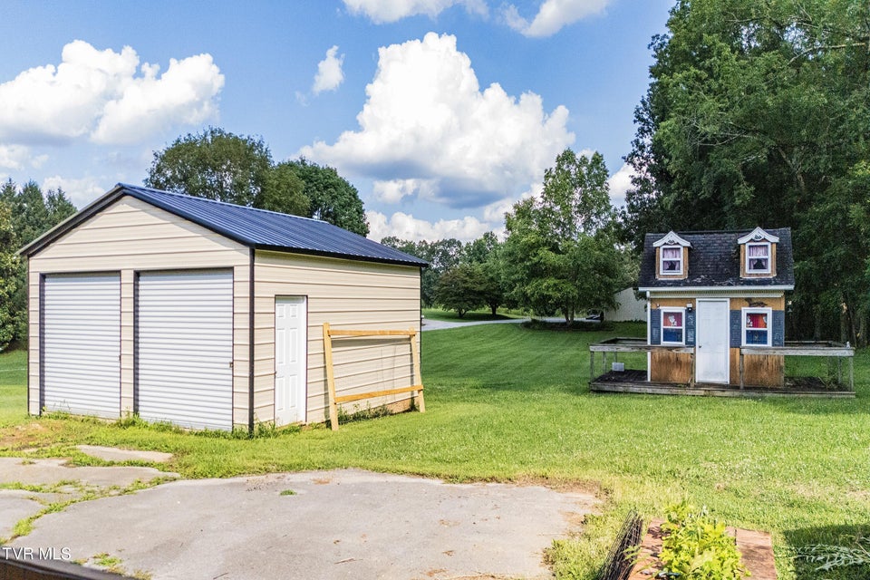 Photo #33: 591 Southview Drive