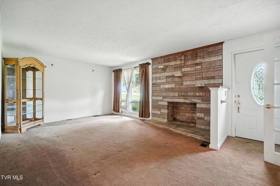 Photo #4: 109 Walton Court