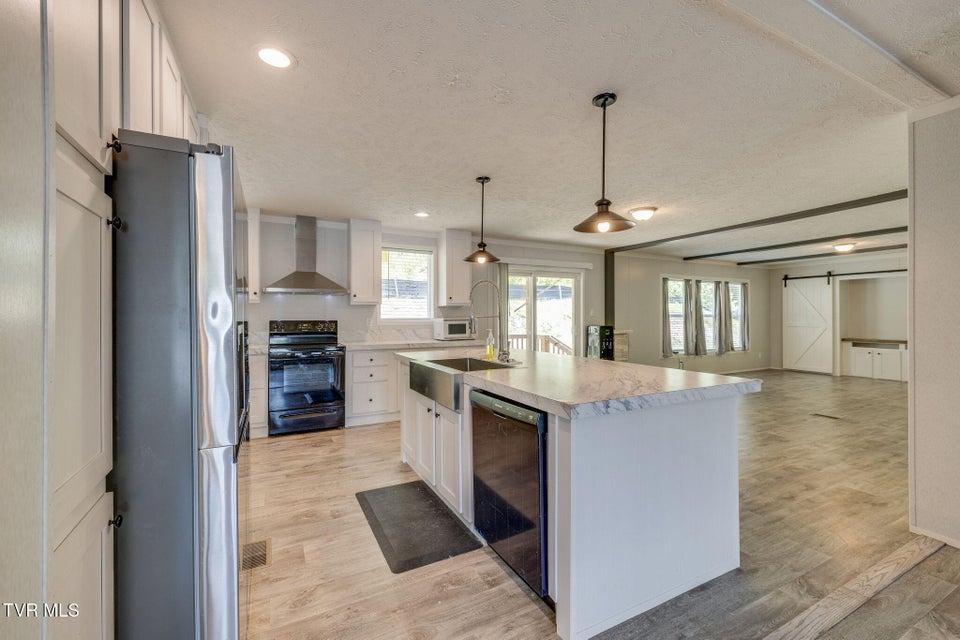 Photo #9: 1400 Stoneybrook Drive