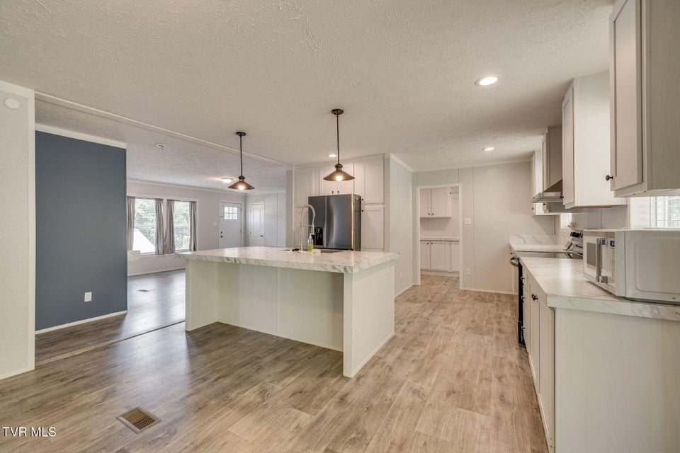 Photo #10: 1400 Stoneybrook Drive