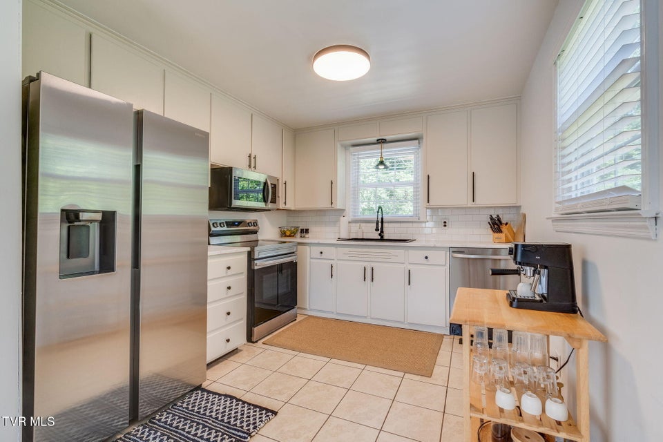 Photo #8: 3300 Ketron Drive