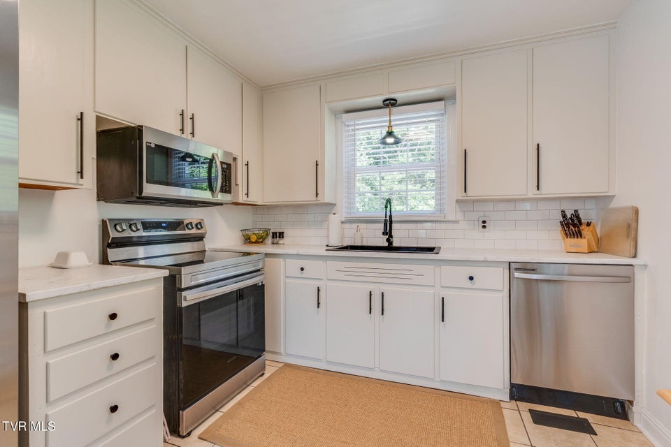 Photo #10: 3300 Ketron Drive