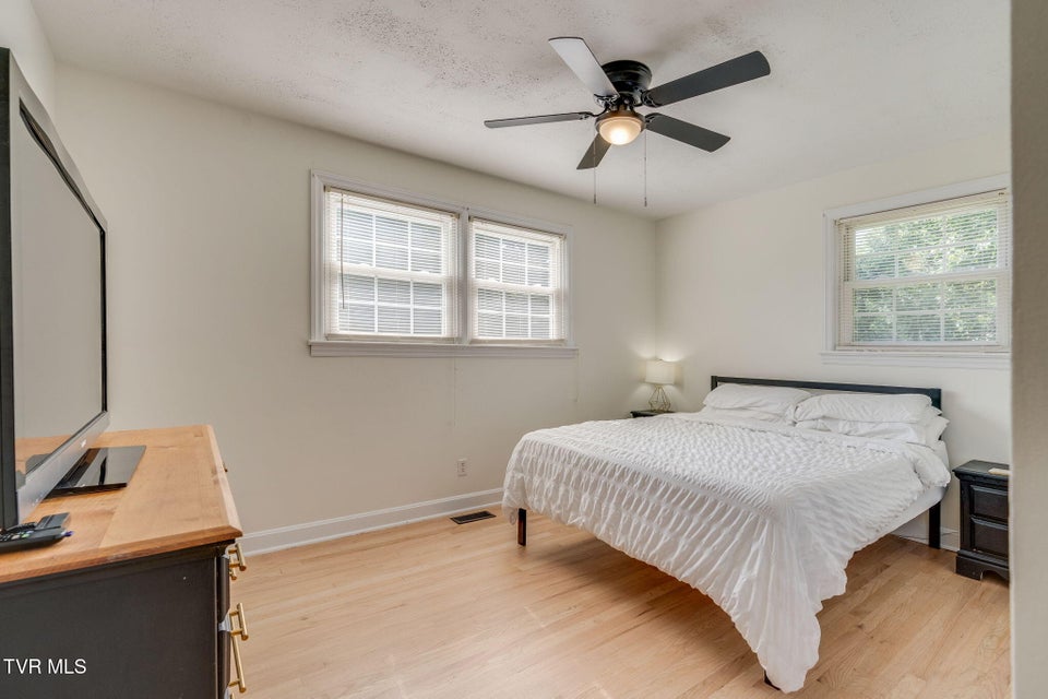 Photo #14: 3300 Ketron Drive