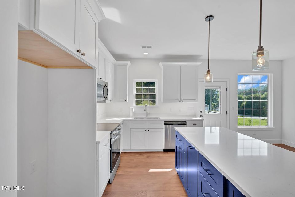 Photo #11: 638 Kincaid Street