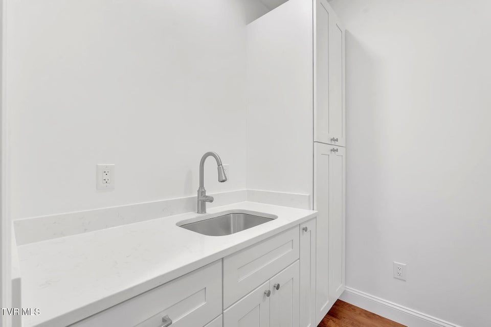 Photo #17: 638 Kincaid Street