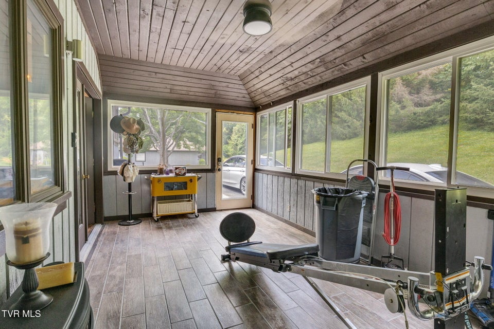 Photo #17: 214 Hampton Drive