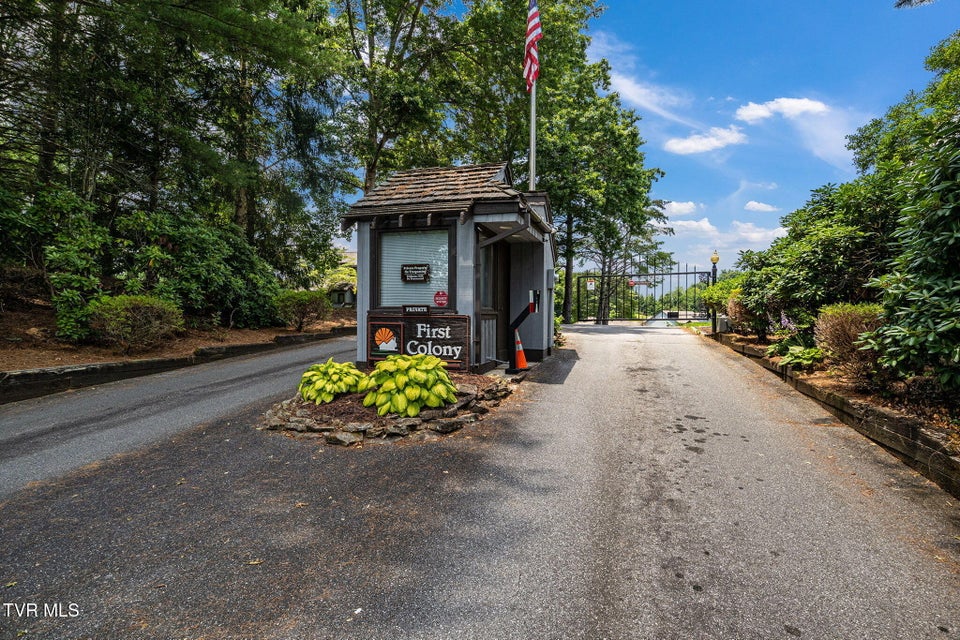 Photo #37: 214 Hampton Drive