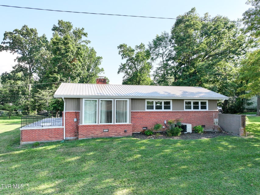 Photo #4: 205 Haynes Boulevard