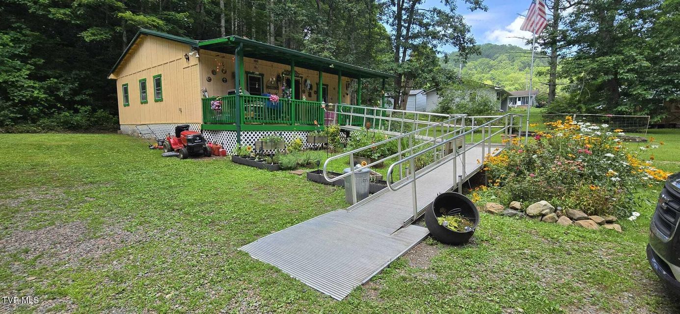 Photo #3: 887 Hospital Road