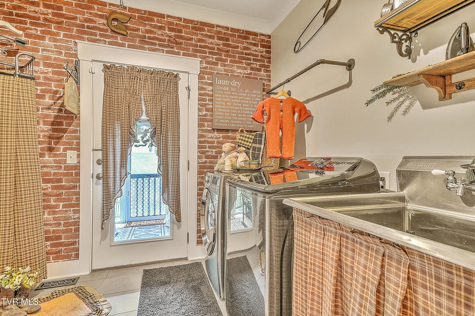 Photo #27: 285 Princeton Gardens Drive
