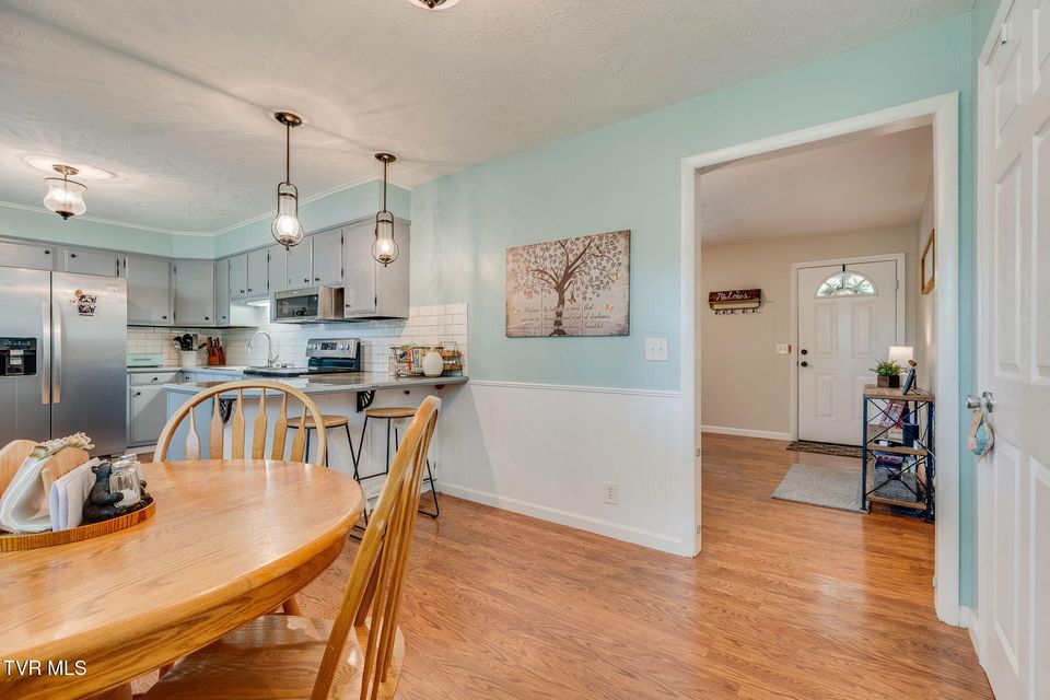 Photo #11: 1856 Midview Street