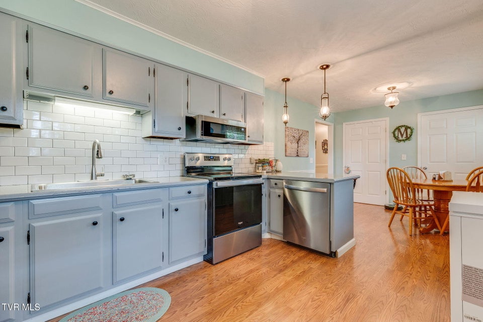 Photo #14: 1856 Midview Street