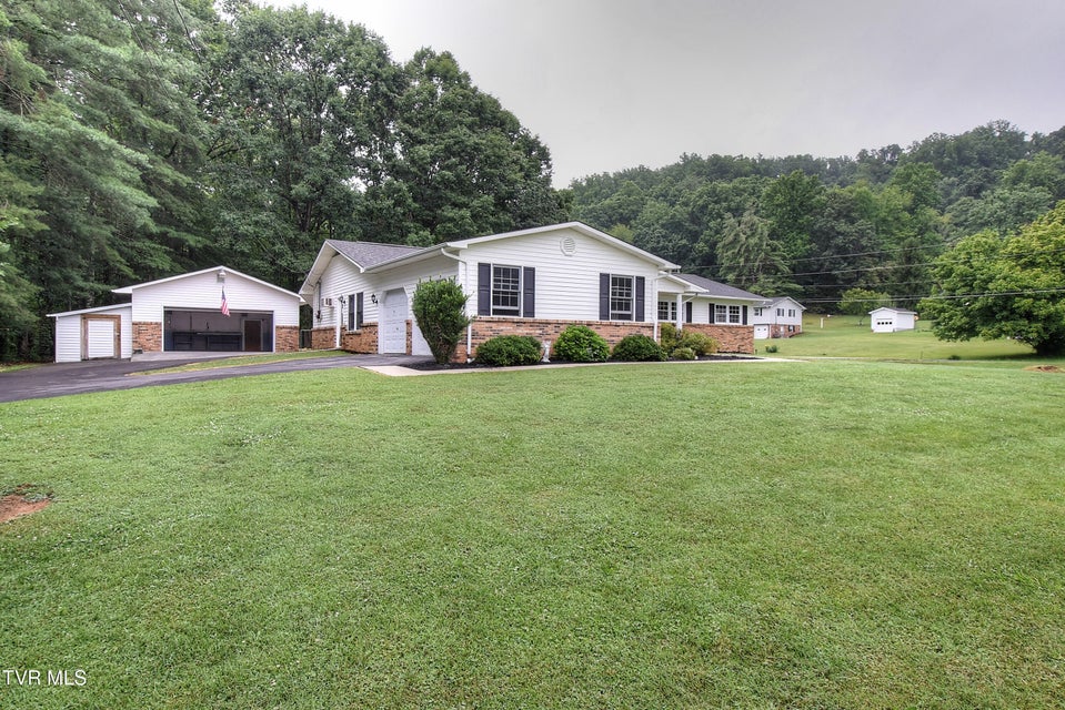 Photo #3: 195 Fitzsimmons Hill Road