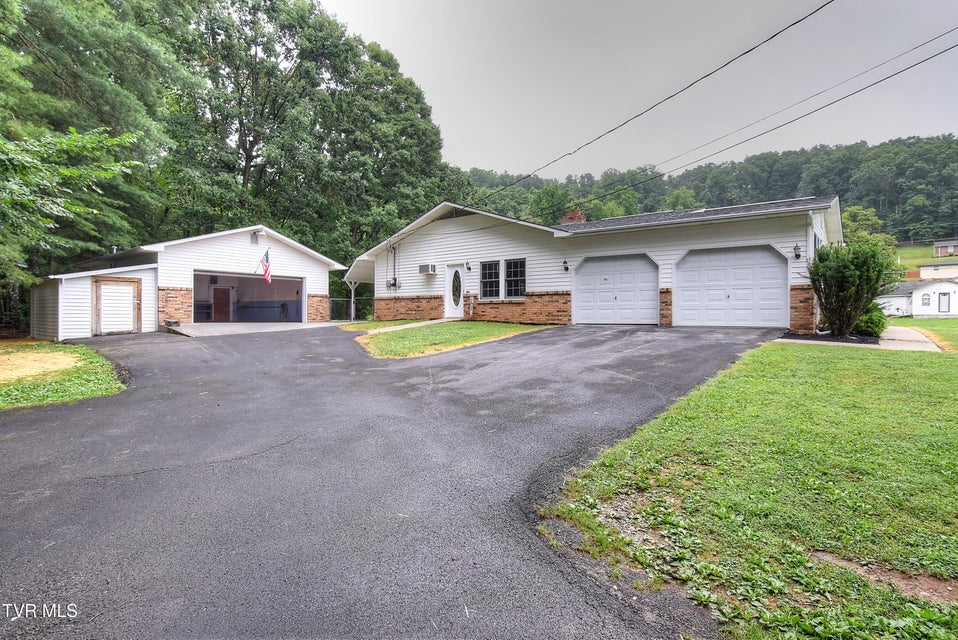 Photo #4: 195 Fitzsimmons Hill Road