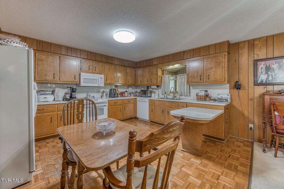 Photo #9: 409 Brooklea Circle