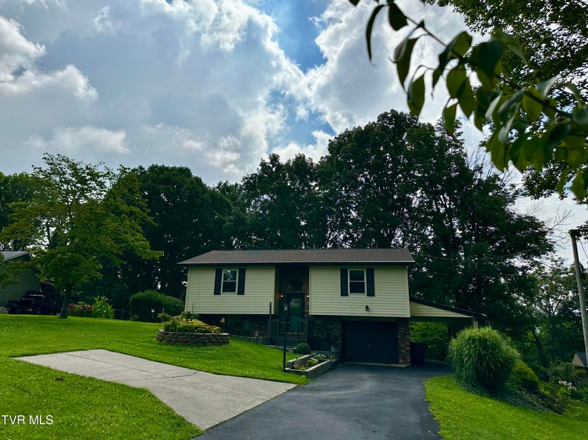 Photo #8: 233 Lakeview Circle