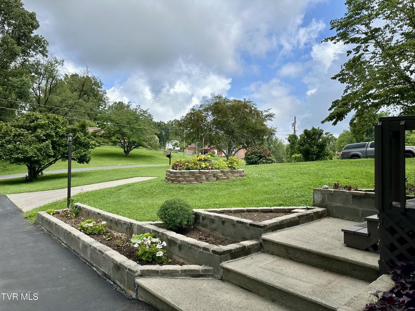 Photo #5: 233 Lakeview Circle