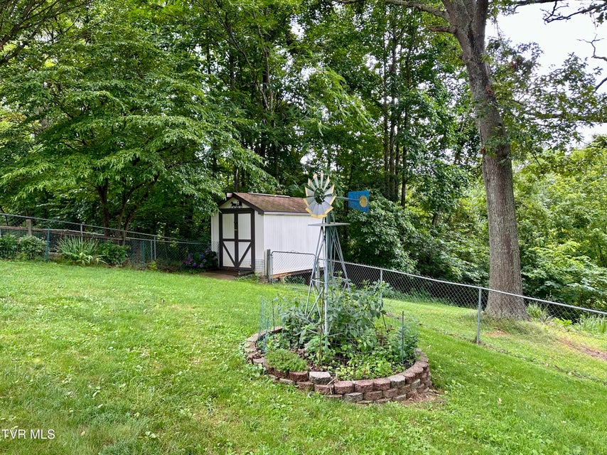Photo #17: 233 Lakeview Circle