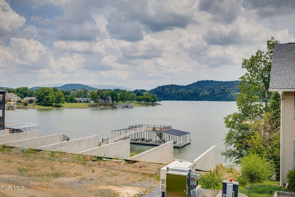 Photo #24: 26 Lake Village Court