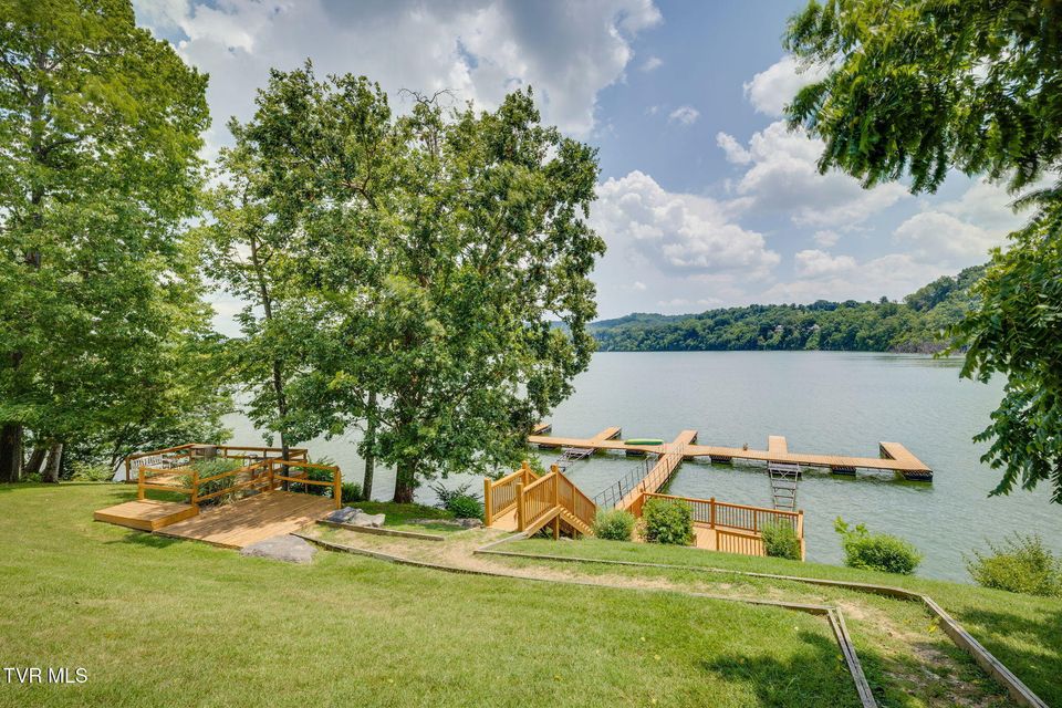 Photo #26: 26 Lake Village Court