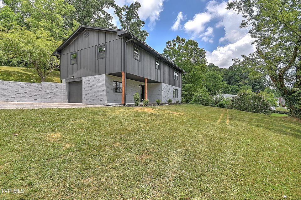Photo #2: 1091 Long Crescent Drive