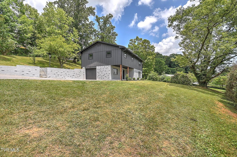 Photo #3: 1091 Long Crescent Drive