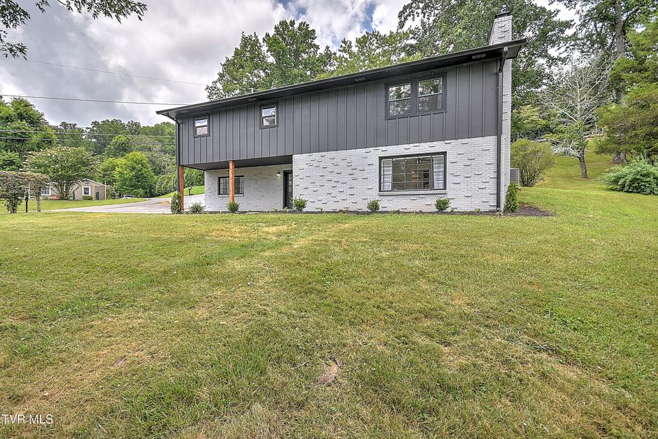 Photo #7: 1091 Long Crescent Drive