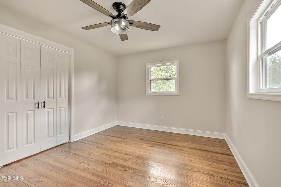 Photo #31: 1091 Long Crescent Drive