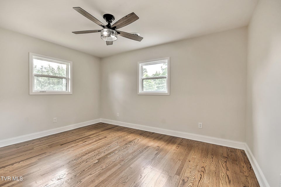 Photo #33: 1091 Long Crescent Drive