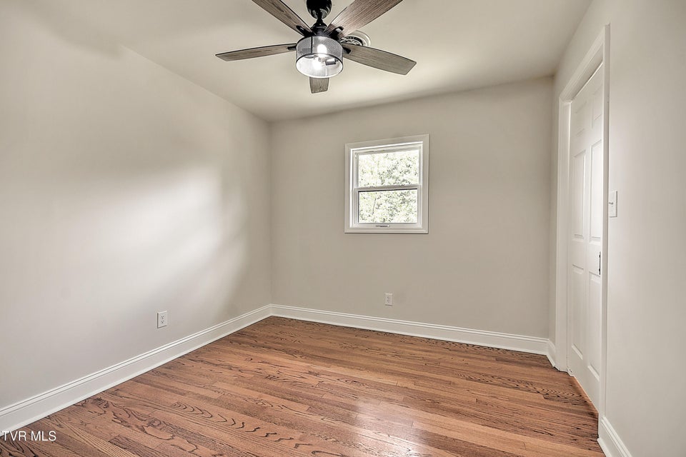 Photo #35: 1091 Long Crescent Drive