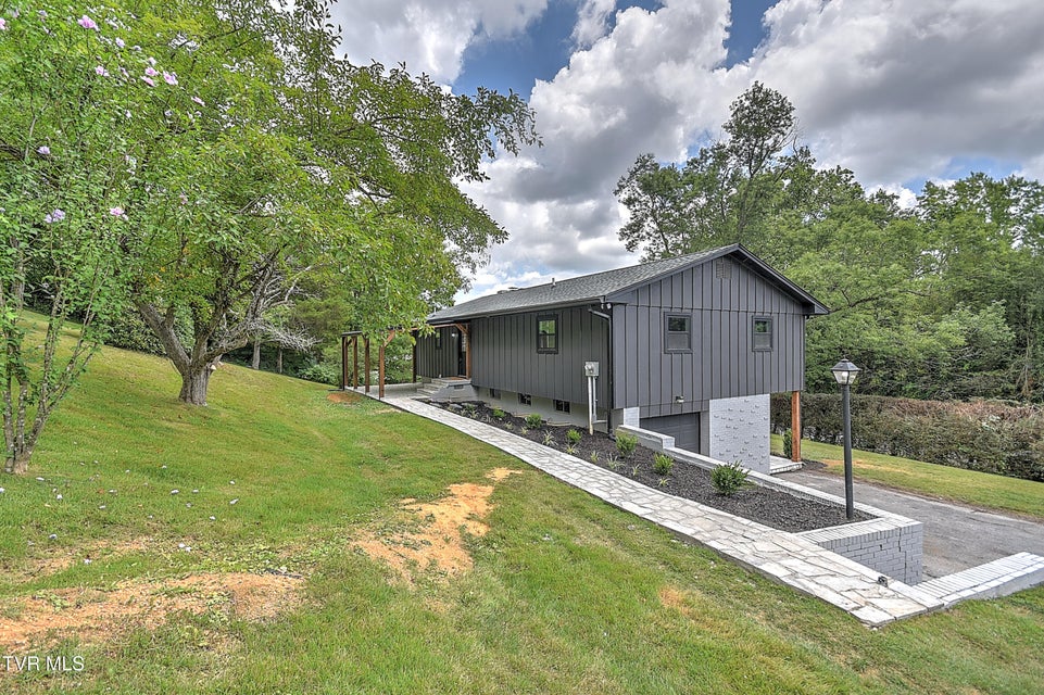 Photo #52: 1091 Long Crescent Drive