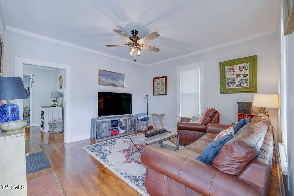 Photo #5: 711 Fairview Avenue