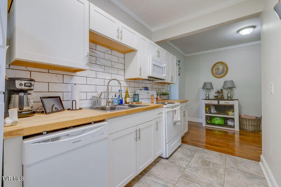 Photo #11: 711 Fairview Avenue