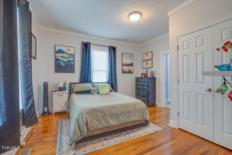 Photo #12: 711 Fairview Avenue