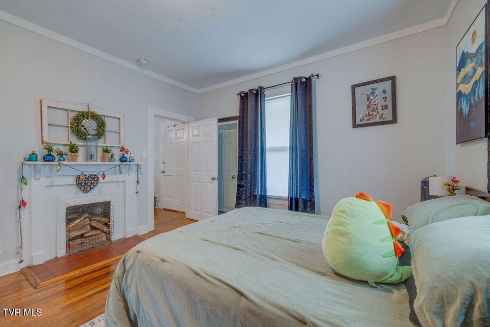 Photo #14: 711 Fairview Avenue