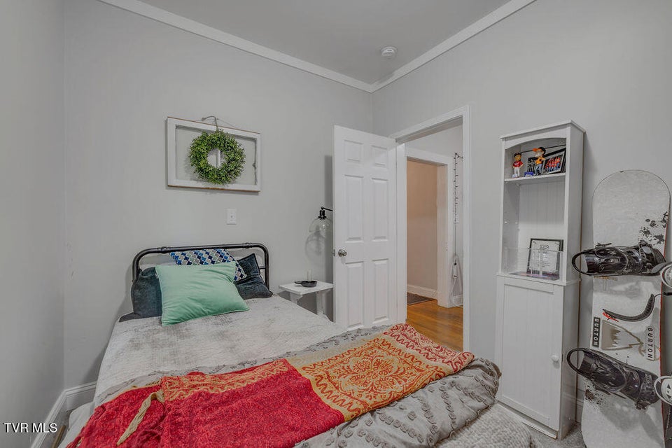 Photo #17: 711 Fairview Avenue