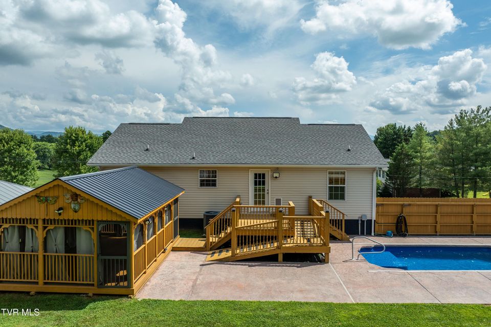 Photo #72: 216 Mockingbird Place