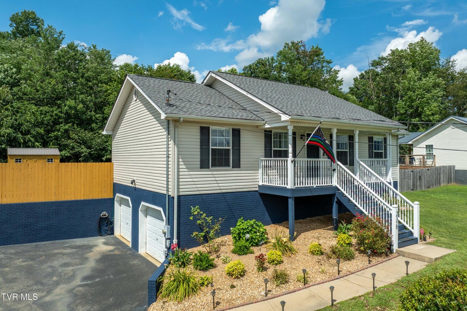 Photo #2: 216 Mockingbird Place