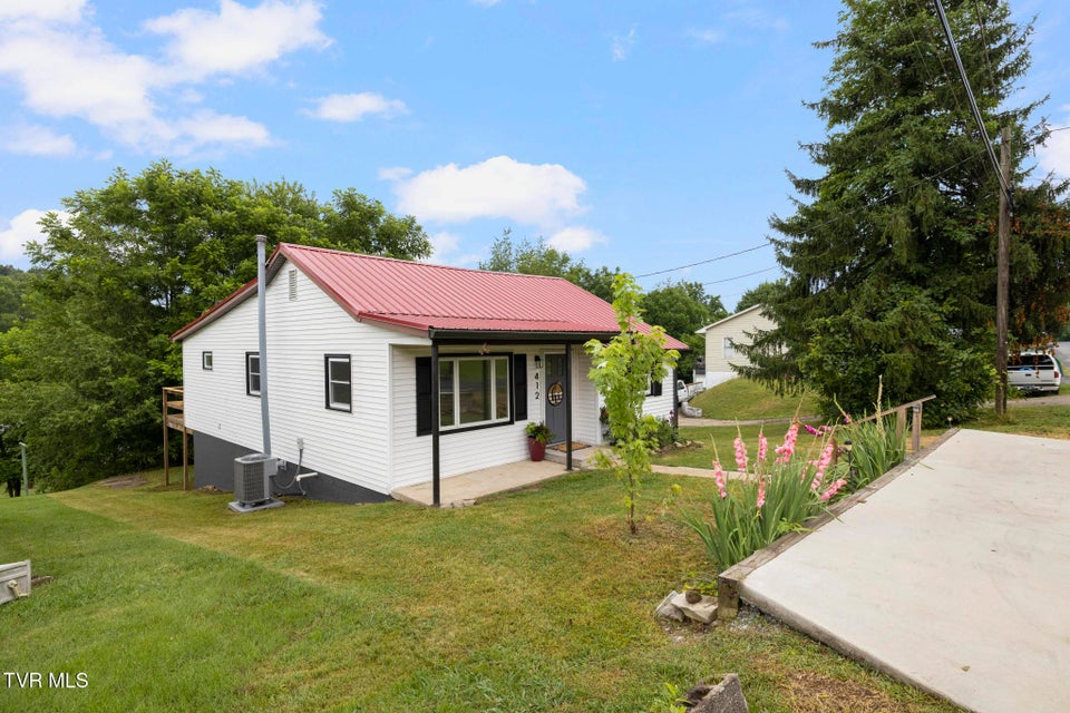 Photo #37: 412 Gallup Avenue