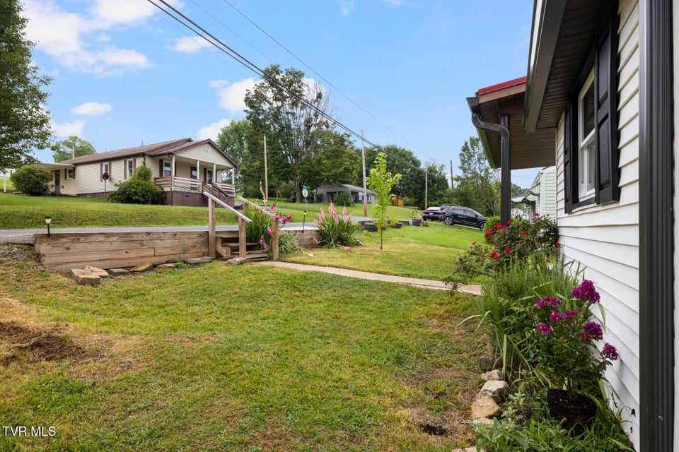 Photo #35: 412 Gallup Avenue