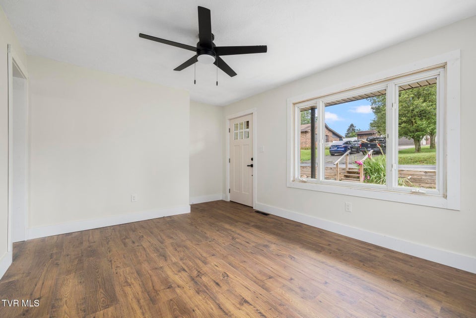 Photo #8: 412 Gallup Avenue