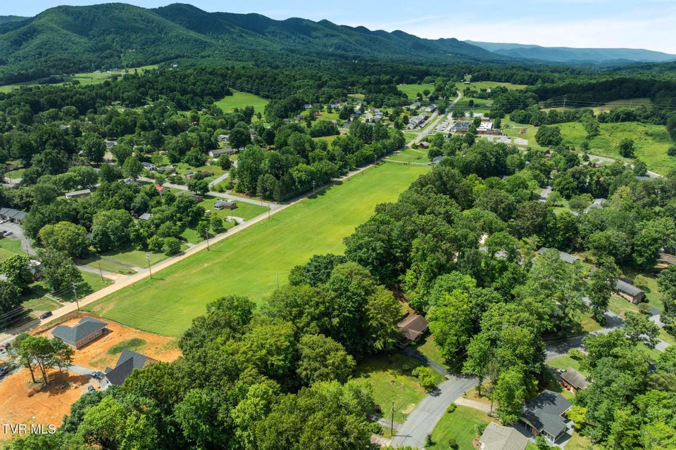 Photo #39: 1813 Brook Hollow Road