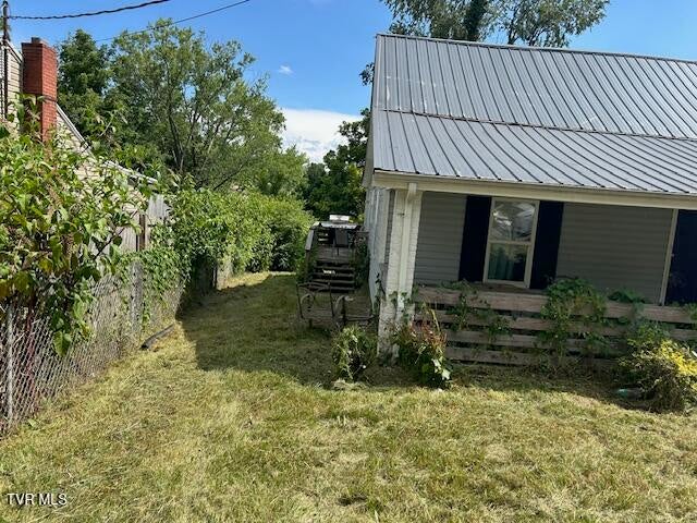 Photo #3: 938 Barker Street