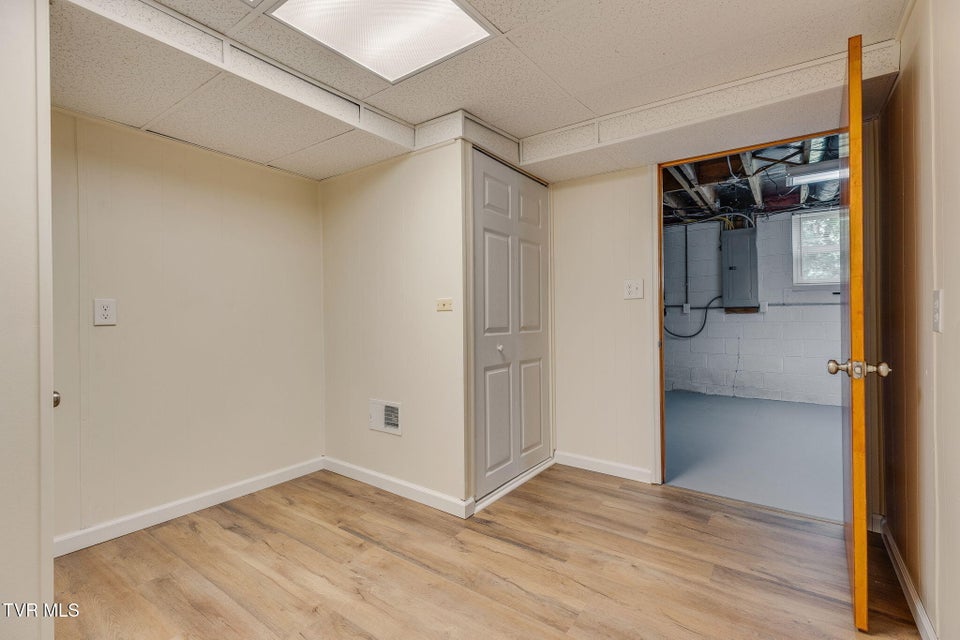 Photo #16: 905 Afton Street
