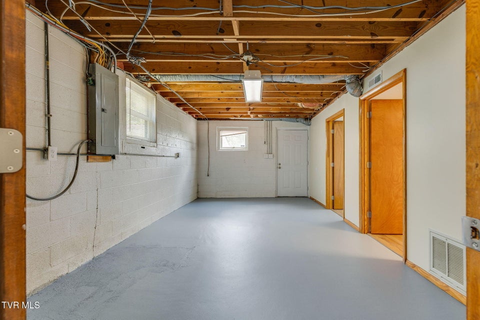 Photo #33: 905 Afton Street