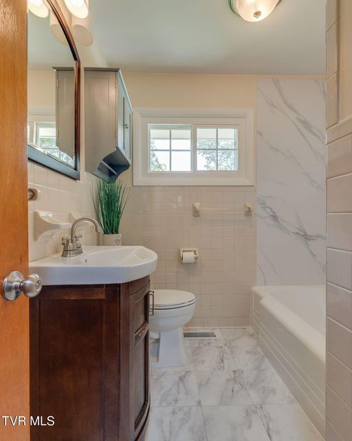Photo #15: 905 Afton Street