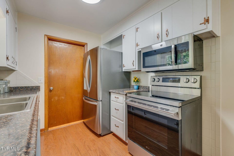 Photo #9: 905 Afton Street