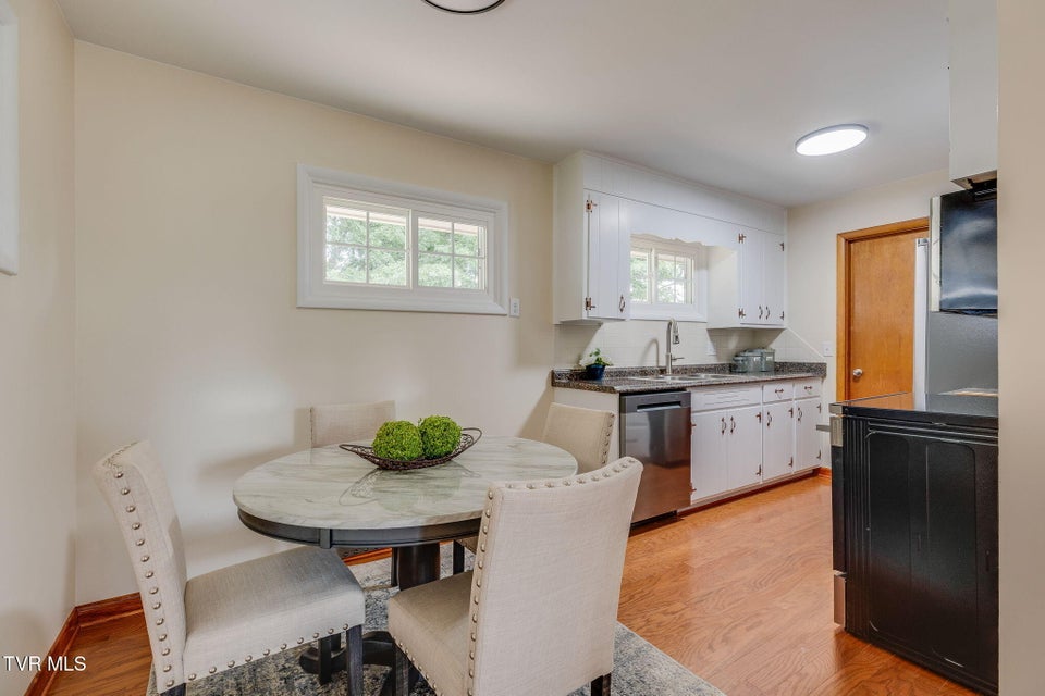 Photo #11: 905 Afton Street