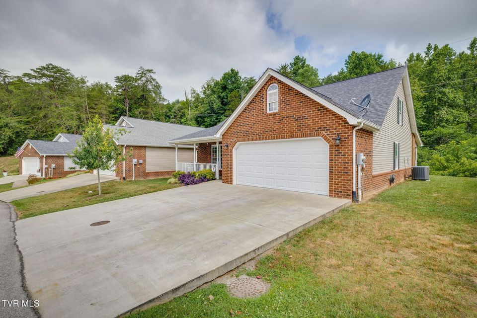 Photo #3: 691 Willowcrest Place