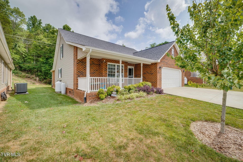 Photo #4: 691 Willowcrest Place